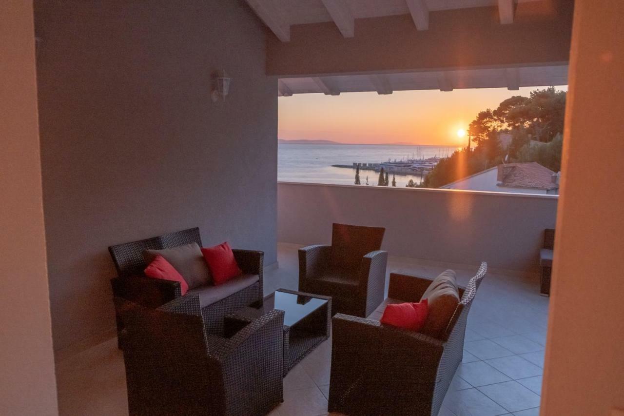 Luxury Sea View Apartment Есенице Экстерьер фото